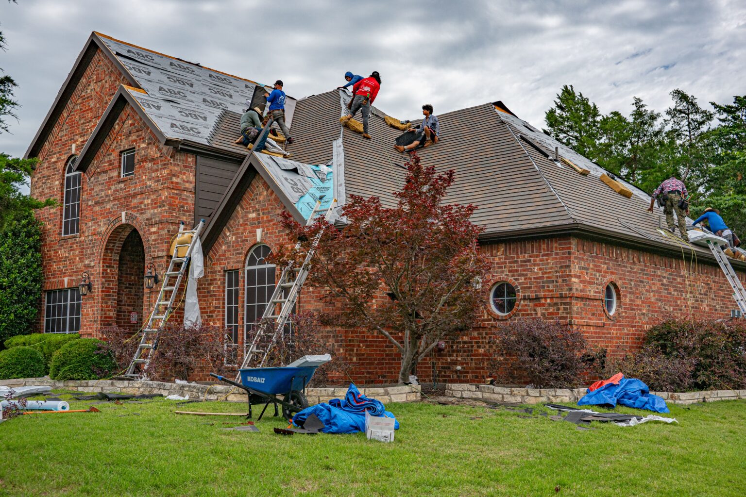 How to Choose a Roofing Company That Fits Your Home